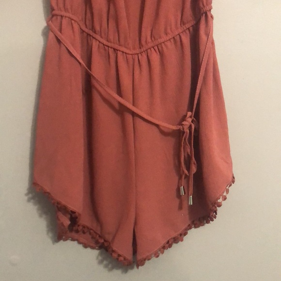 Cute off the shoulder romper with sleeves - Picture 2 of 3